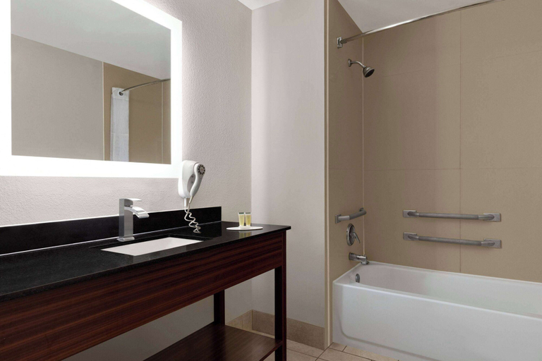 Bathroom 4, Days Inn by Wyndham Covington, Newton