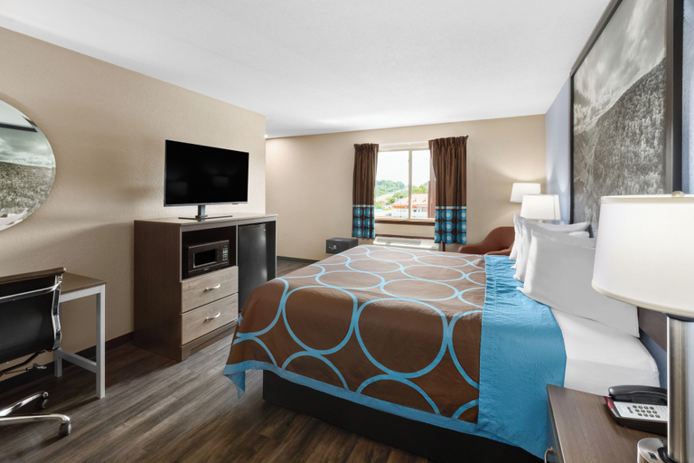Bedroom 3, Super 8 by Wyndham Fairmont, Marion