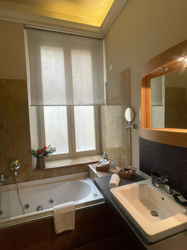 Bathroom 5, SMART LUX ROMA VENETO, Roma