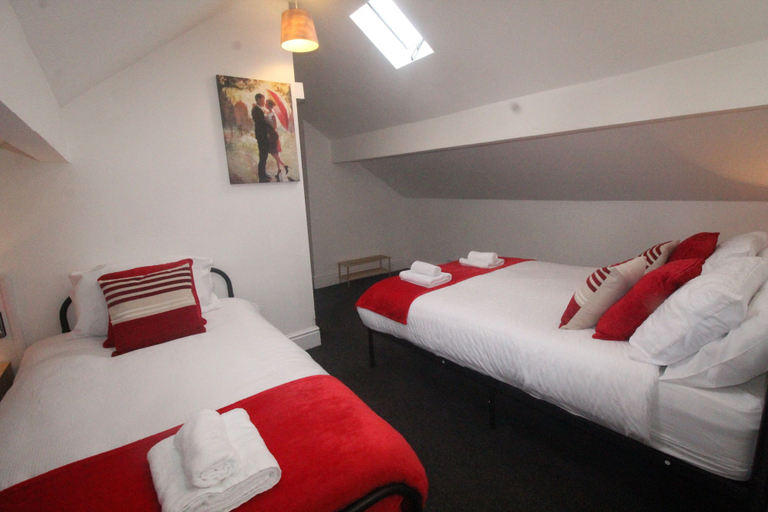 Bedroom 2, Doe Quarry, Rotherham