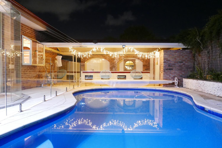 Sport & Beauty 2, Fantastic Family Home with Pool at Concord, Canada Bay - Concord