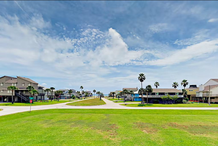 Others 5, ShangriLaLa, Galveston