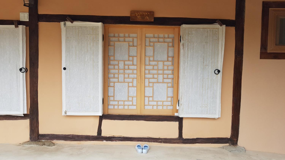 Others 4, Moonlight House, Cheongsong