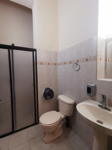 Bathroom 5, Nido Colibri - Private Rooms and hostel Dorms in Remate de Paseo Montejo, Mérida