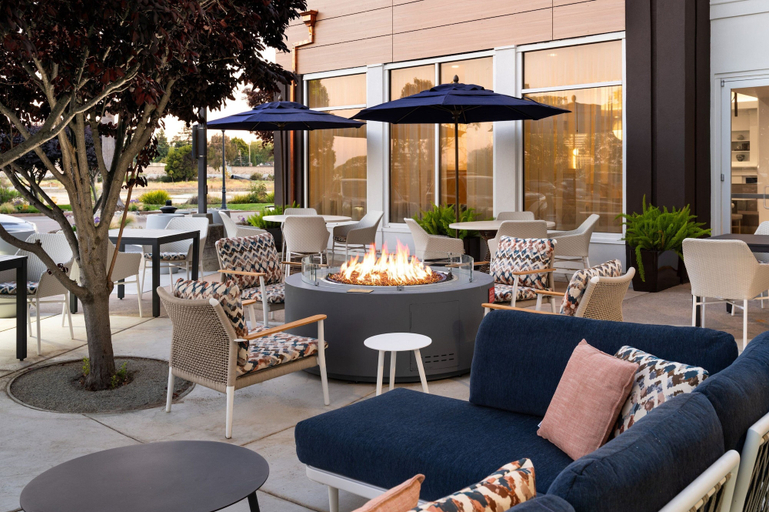 Food & Drinks 5, Courtyard San Francisco Airport Burlingame, San Mateo