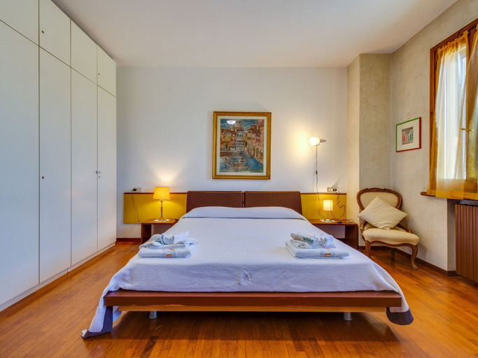 Bedroom 3, Villa in Castelbelforte Near Lago di Garda, Mantua