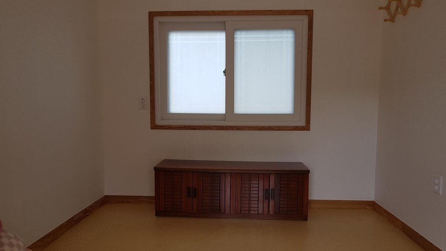 Bedroom 2, Moonlight House, Cheongsong
