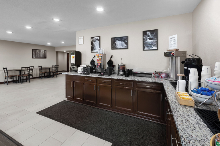 Food & Drinks 5, Super 8 by Wyndham Fairmont, Marion