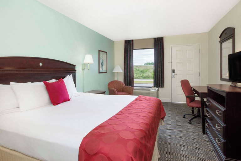 Bedroom 3, Ramada by Wyndham Pelham, Shelby