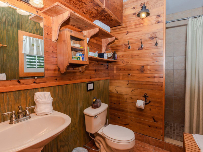 Bathroom 4, Captain Daves, Aransas