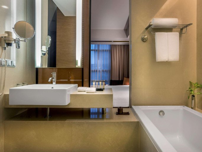 Bathroom 10