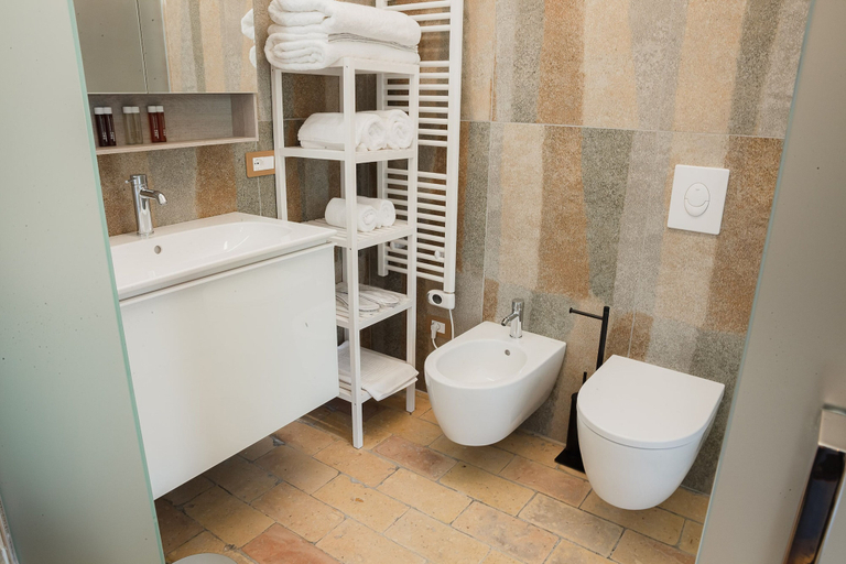 Bathroom 5, Executive B&B, Pescara