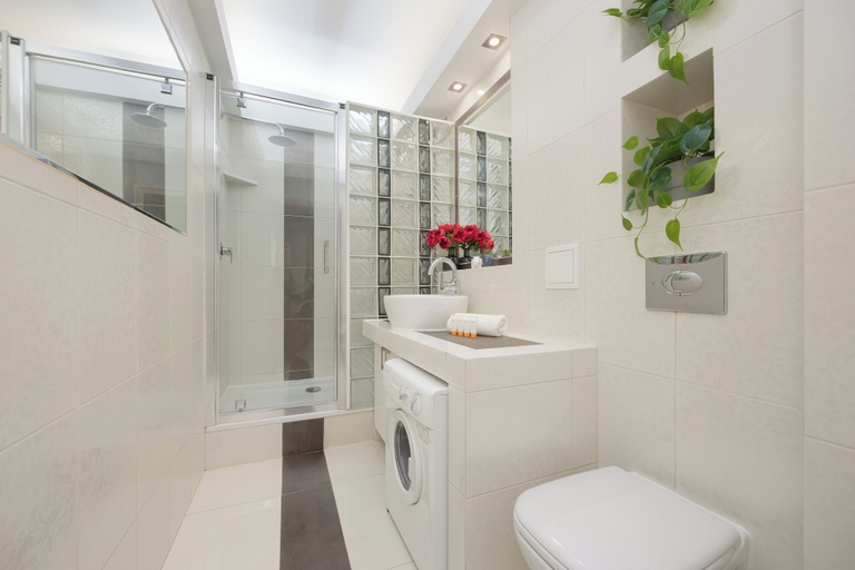 Bathroom 4, Studio Near Ogród Saski by Renters, Warsaw