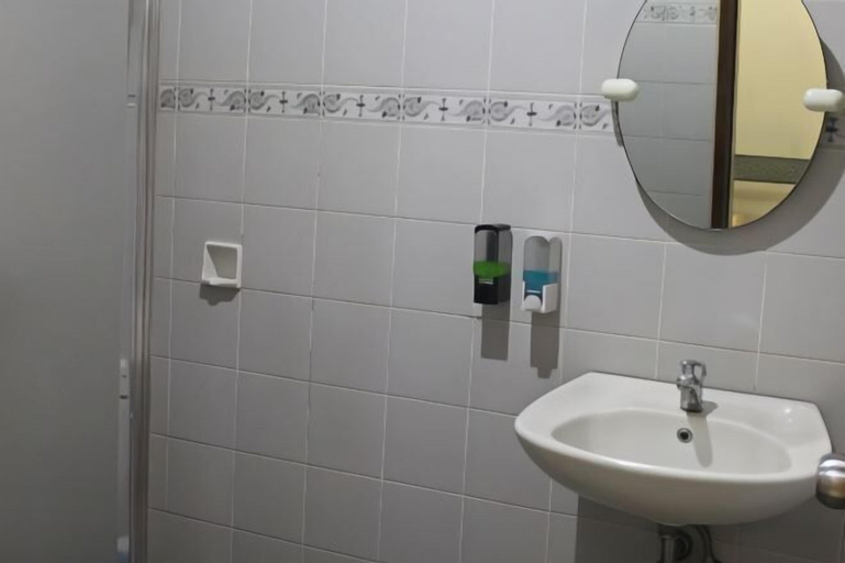 Bathroom 11