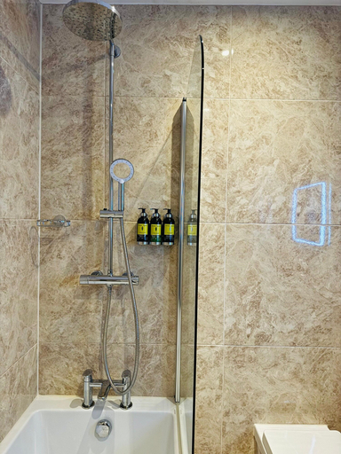 Bathroom 5, The Lansbury Heritage A Sunday Ht- Canary Wharf, London