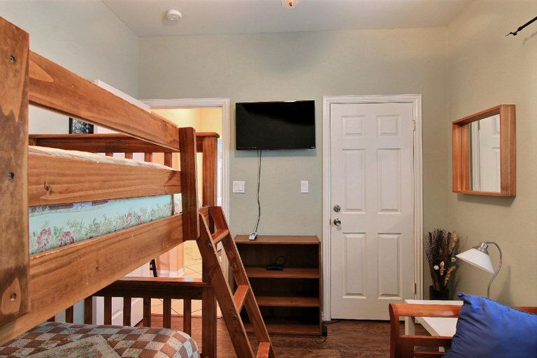 Bedroom 3, Coconut Charlies, Nueces