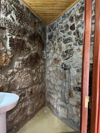 Bathroom, Casa de Campo Benfeito, Castro Daire