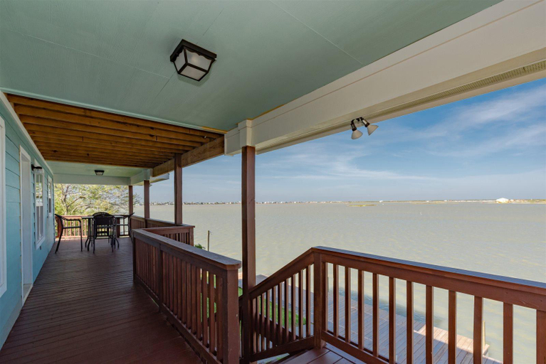 Others 4, Waterfront Escape, Aransas