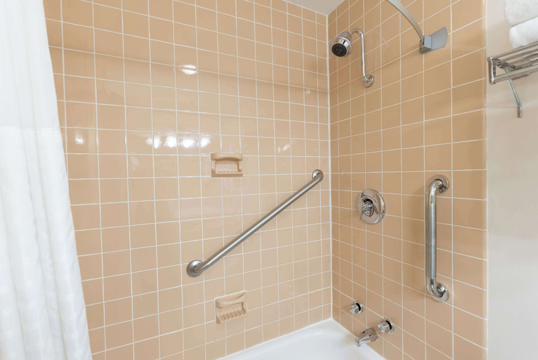 Bathroom 5, Fireside Inn & Suites Waterville, Kennebec