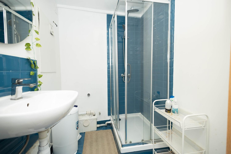 Bathroom 2, Olympo, Lisbon