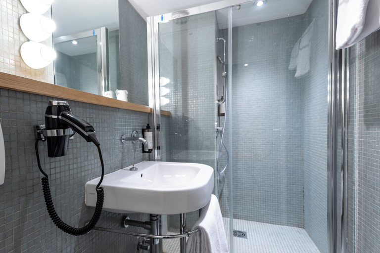Bathroom 4, Hôtel  Burrhus, Vaucluse