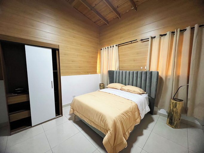 Bedroom 2, Elegant - Luxury and Private Villa, Guerra