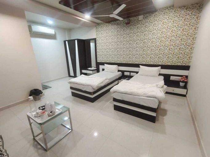 Bedroom 5, Hotel Tulsi Inn, Amreli