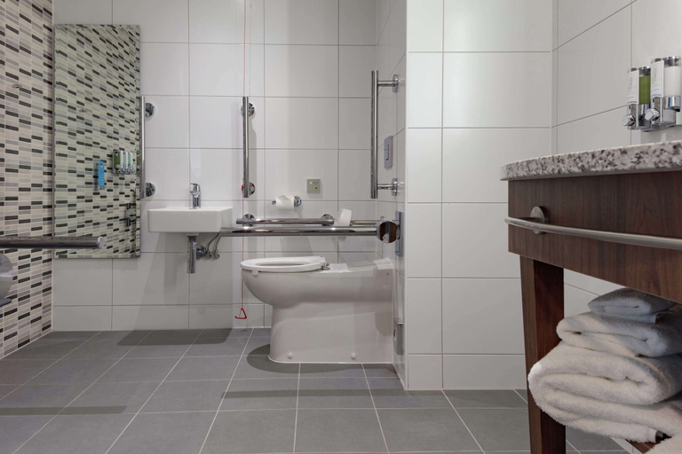 Bathroom 4, Hampton by Hilton Edinburgh Airport, Edinburgh