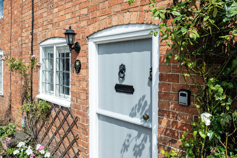 Exterior & Views 2, Clifford Chambers Cosy 2 Bedroom Cottage, Warwickshire