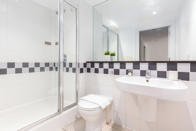 Bathroom 4, 2 Bed Flat off Brick Lane, London