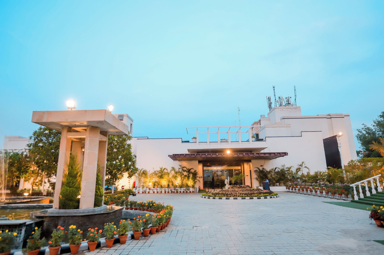 Bel-La Monde Hotel NH8 at 6km from IGI Airport Delhi, West