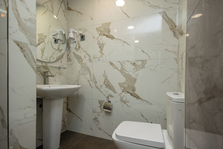 Bathroom 4, Iris Hotel