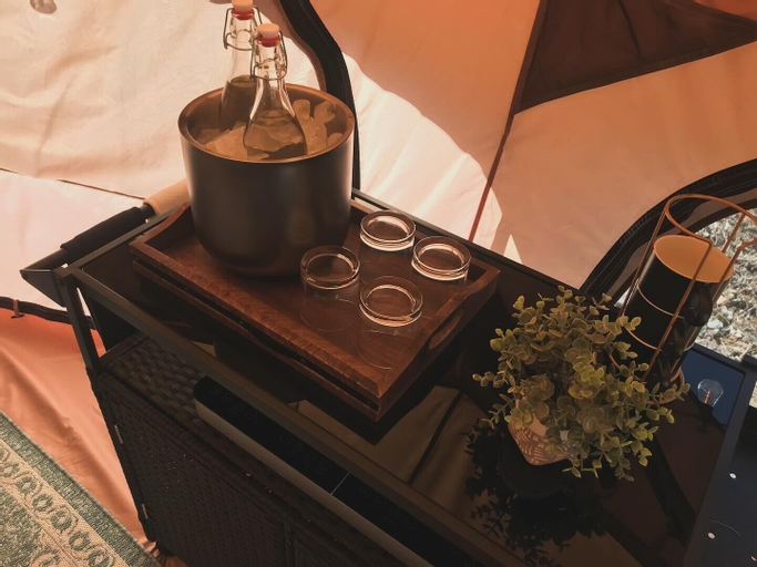 Food & Drinks 5, Vegas Glamping, Clark