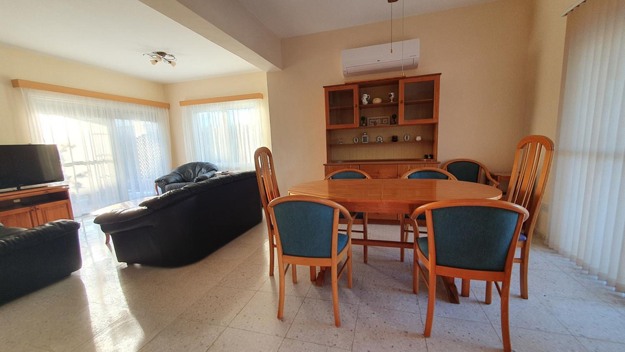 2, Villa Victoria 400 meters to the beach