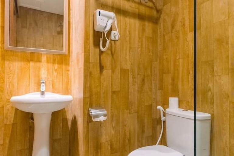 Bathroom 9