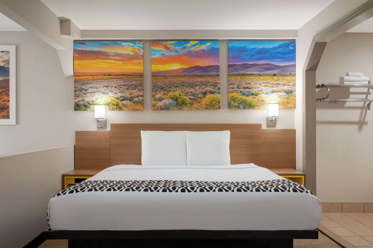 Bedroom 3, Days Inn by Wyndham Covington, Newton