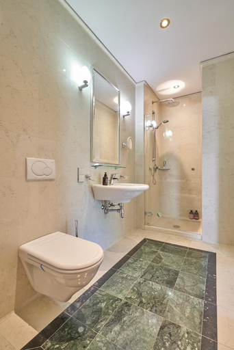 Others 5, Big Apartment in Guesthouse, Baden