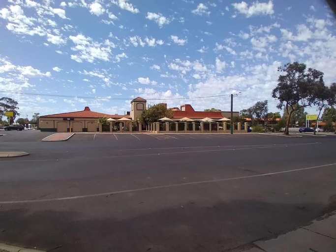 Others 5, Across the road from the best Pub in Kalgoorlie!!!, Kalgoorlie/Boulder