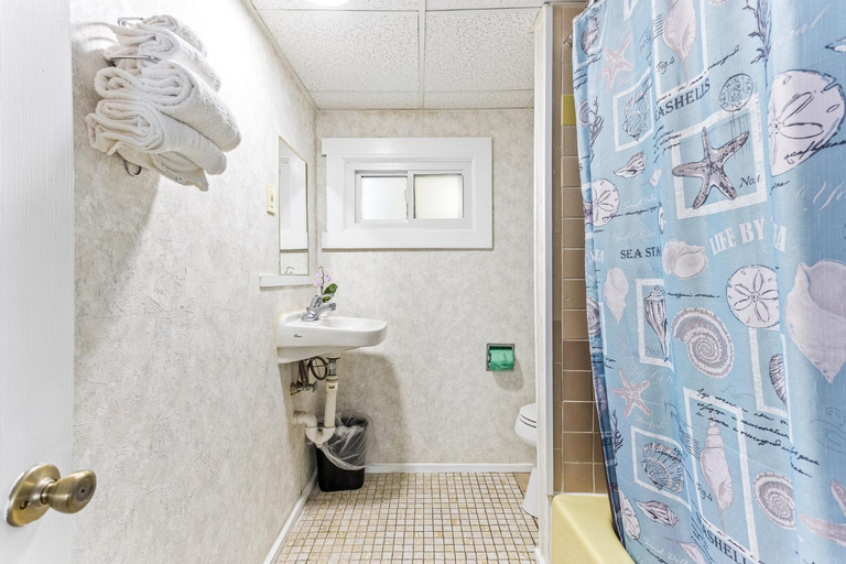 Bathroom 15