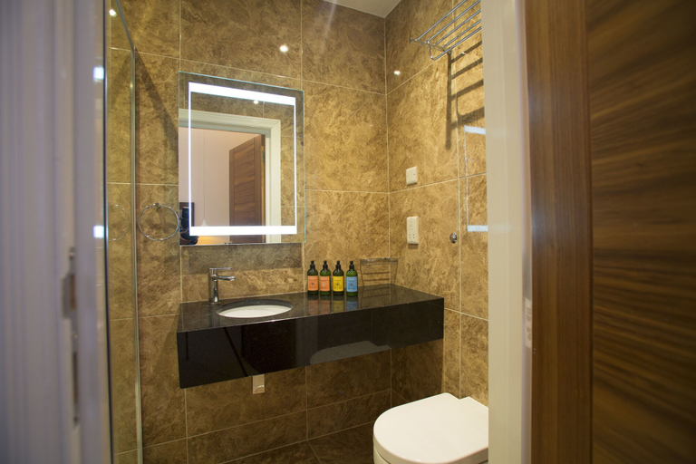 Bathroom 5, The Lansbury Heritage Hotel & Spa by Sunday Canary Wharf, London, London