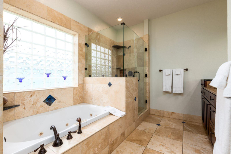 Bathroom 3, The Cats Meow, Aransas