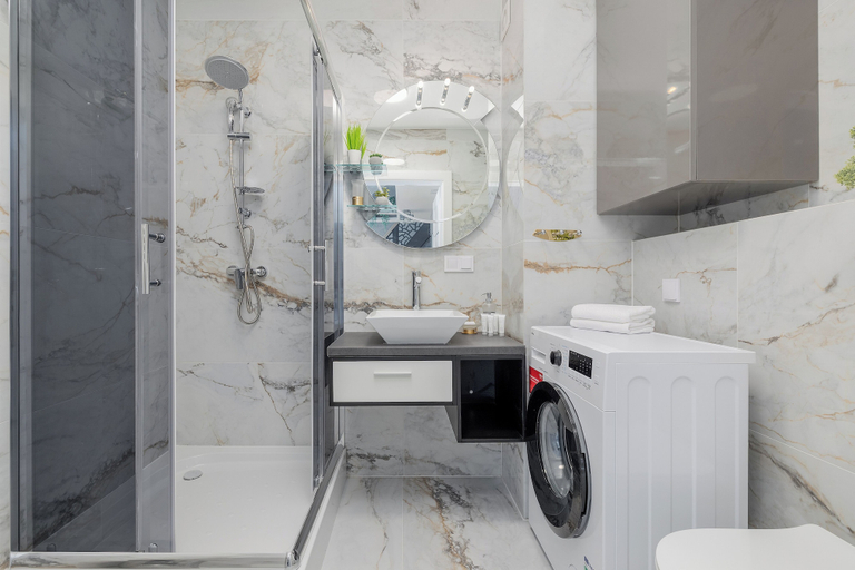 Bathroom 4, Two-level Apartment by Renters Prestige, Kamień