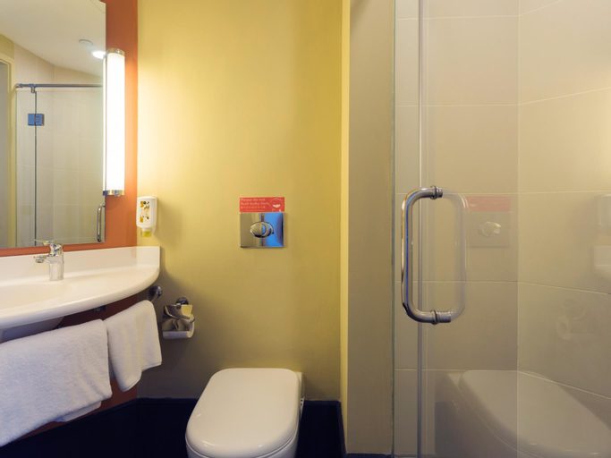 Bathroom 12