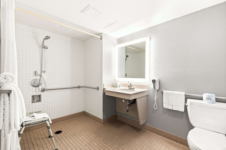 Bathroom 5, Best Western Yacht Harbor Hotel, San Diego