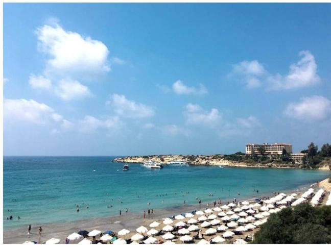 5, Villa Victoria 400 meters to the beach