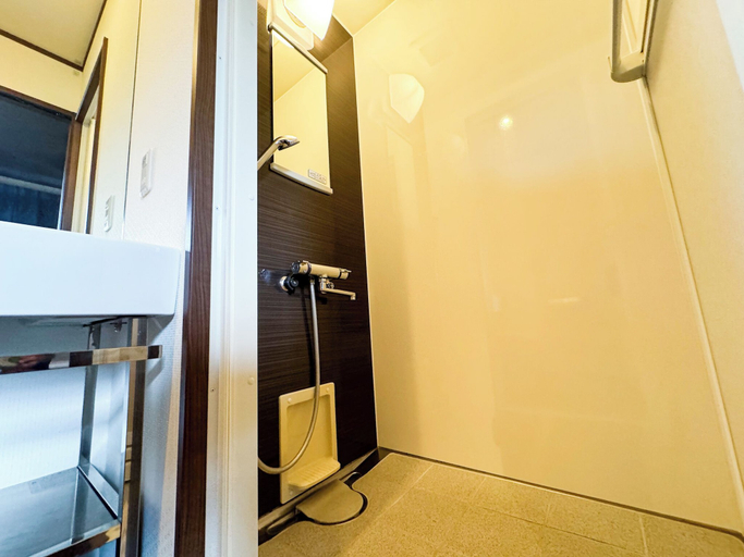 Bathroom 4, Rinn Hostel Miyagawacho, Kyoto