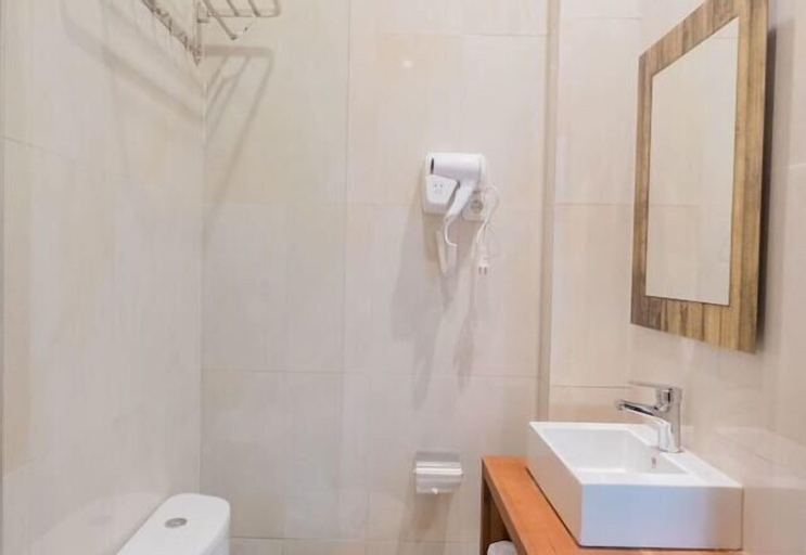 Bathroom 10