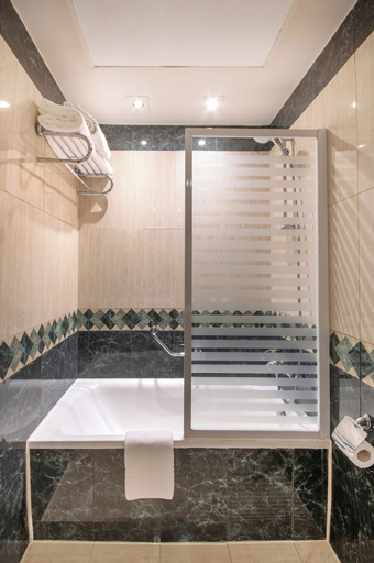 Bathroom 10