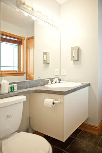 Bathroom 3, Terrace Suites, Parry Sound