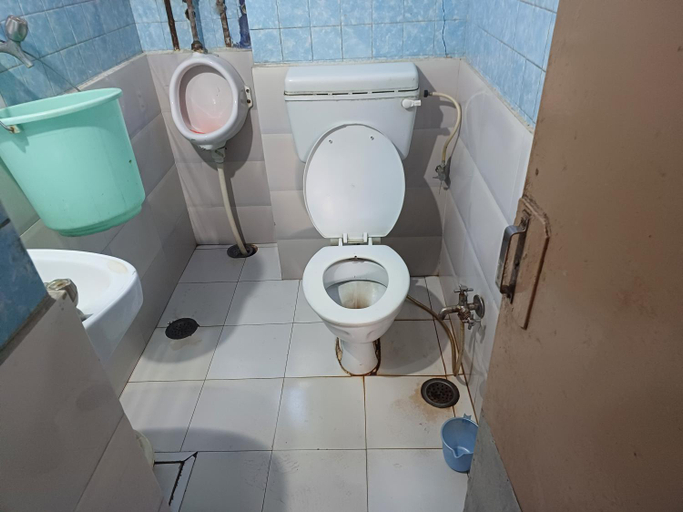 Bathroom 3, Kailash Hotel, Jaipur